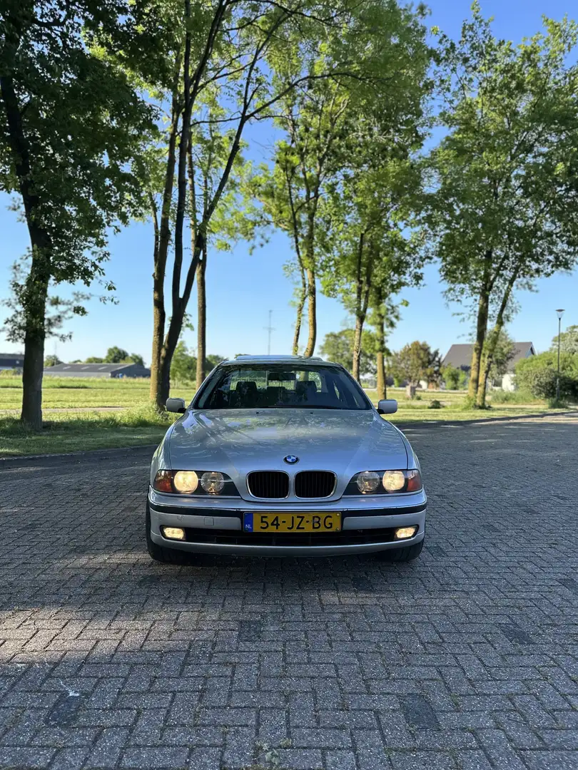 BMW 523 523i - 1