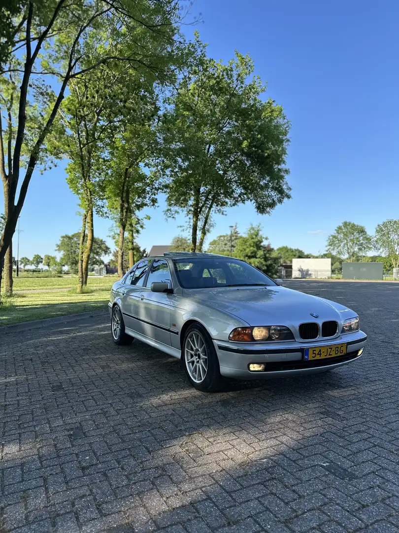 BMW 523 523i - 2