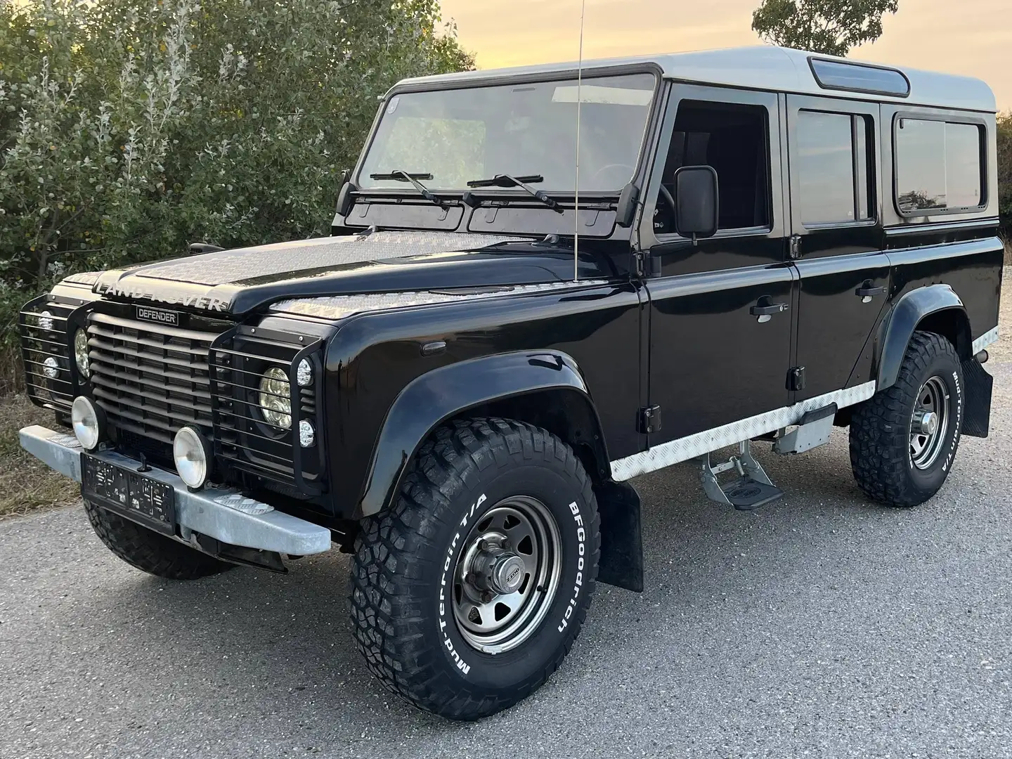 Land Rover Defender TD5 Schwarz - 1