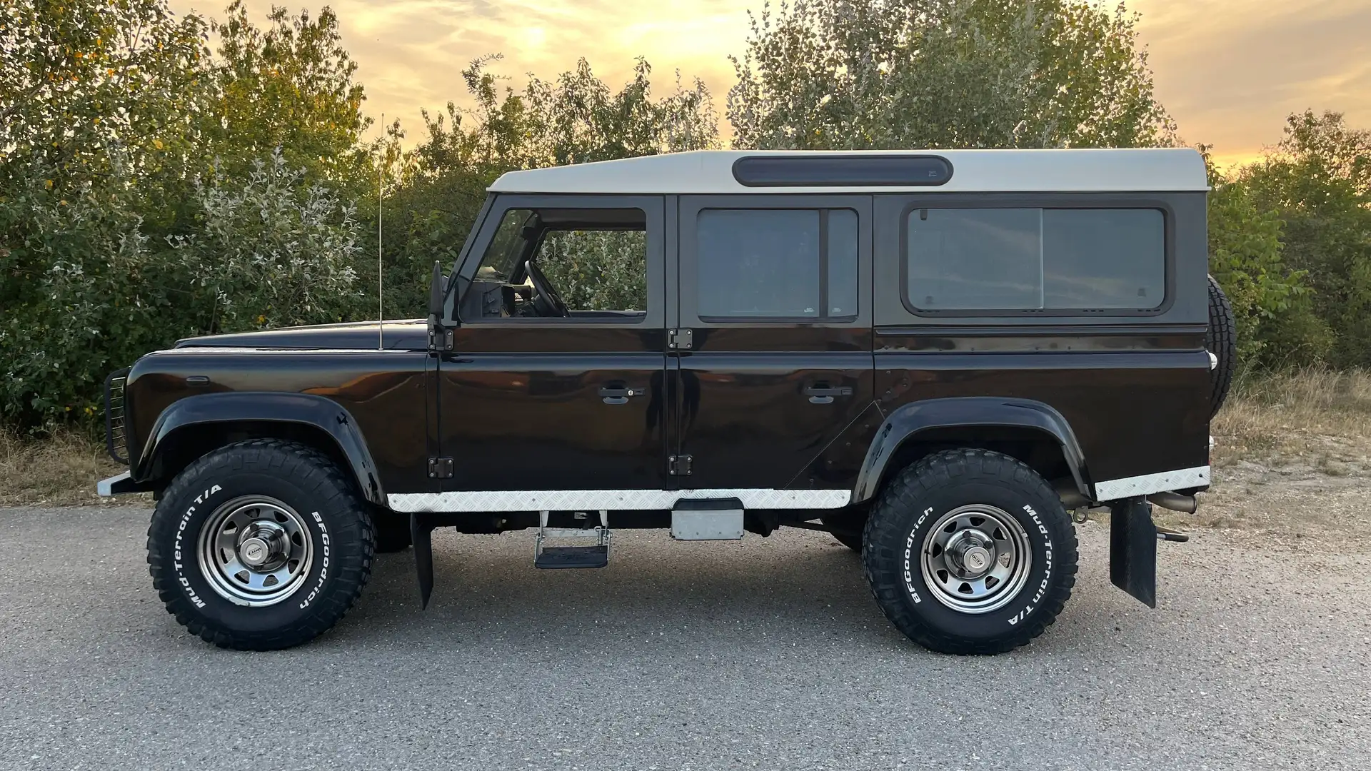 Land Rover Defender TD5 Schwarz - 2