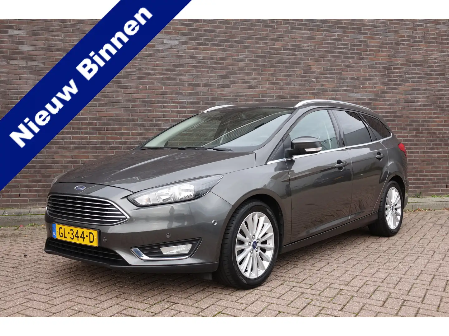 Ford Focus Wagon 1.0 Titanium Edition, navigatie, parkeerass, Gris - 1