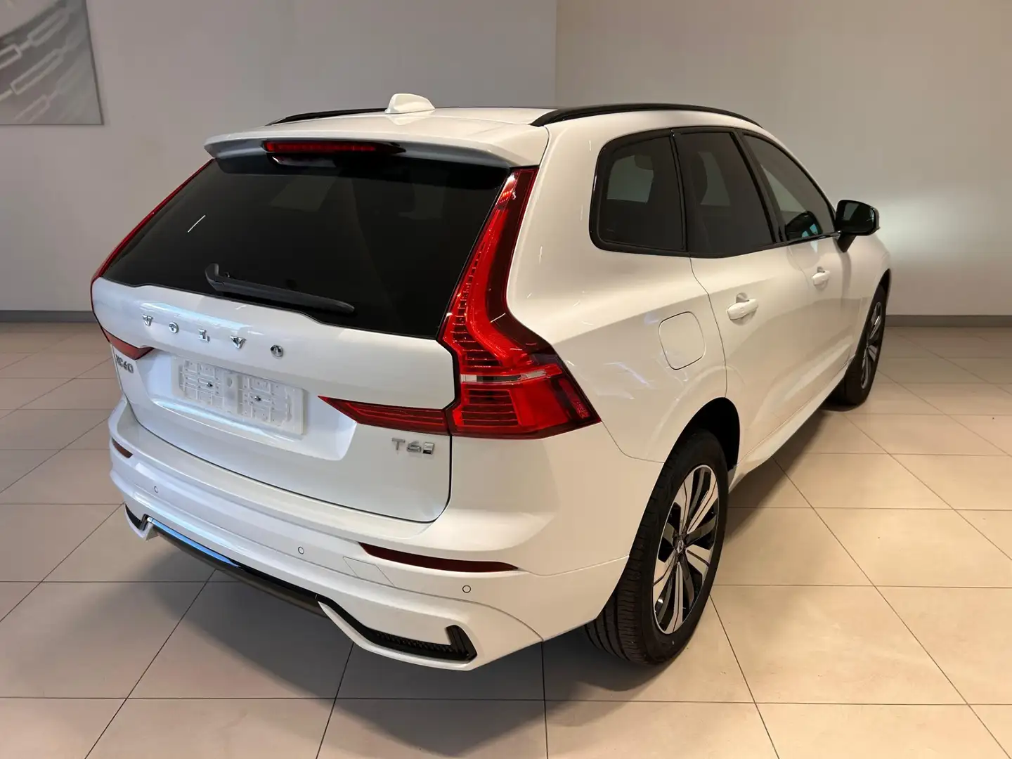 Volvo XC60 T6 Plug-in hybrid AWD AUT. PLUS DARK Bianco - 2