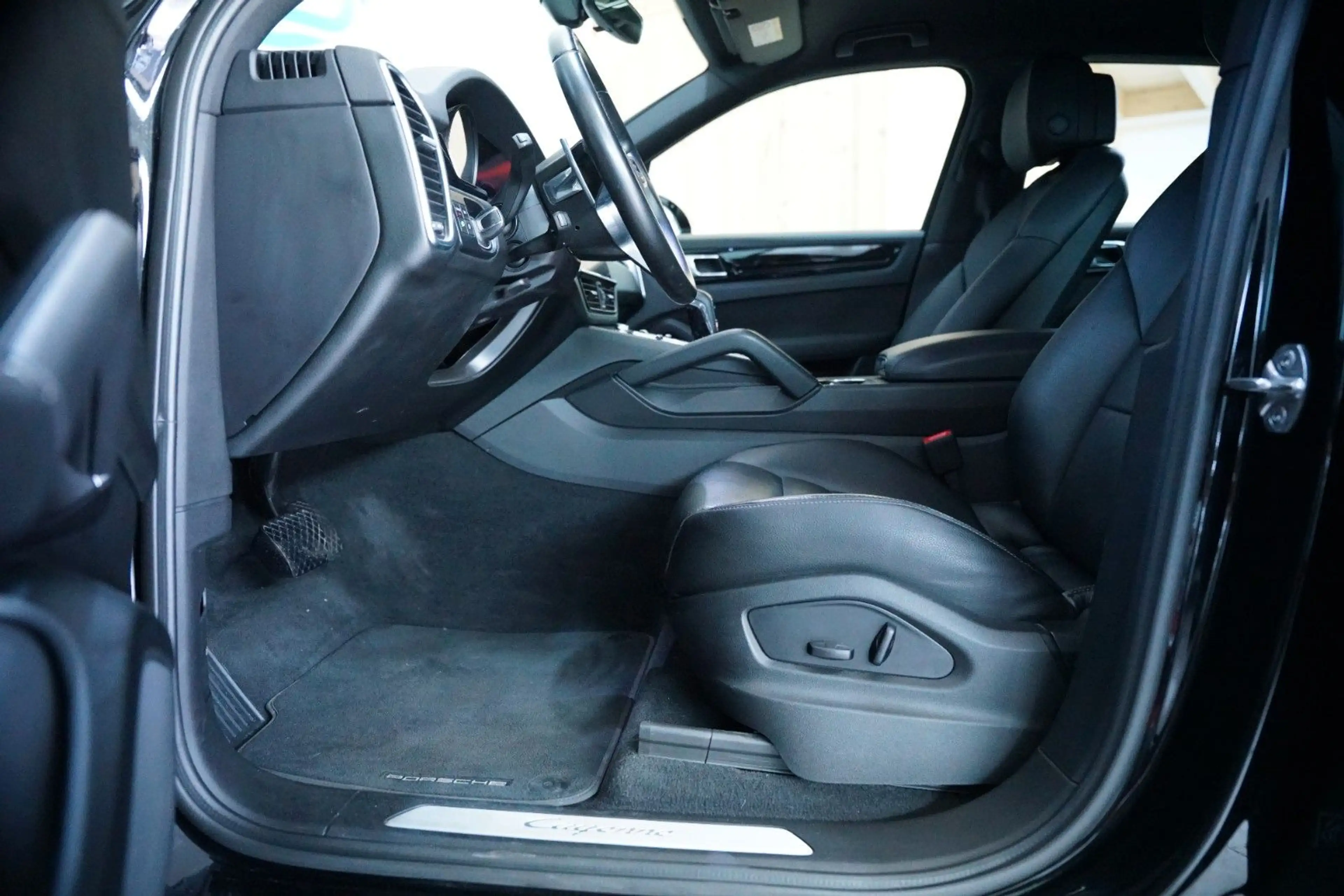 Porsche Cayenne E-Hybrid*Sport-Chrono*Kamera*AHK*4-Wege* — photo 13