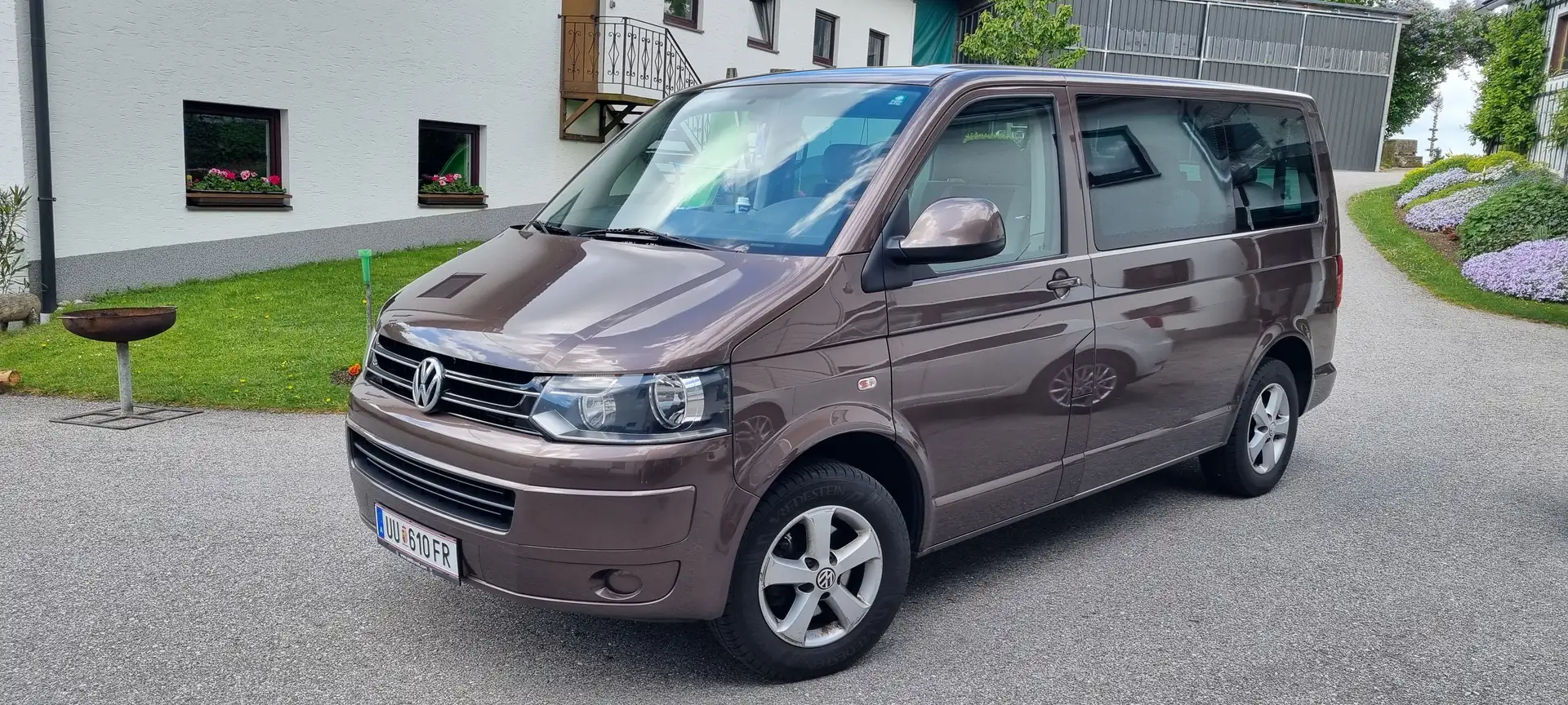 Volkswagen T5 Caravelle Caravelle Trendline 2,0 TDI D-PF Trendline Marrón - 1