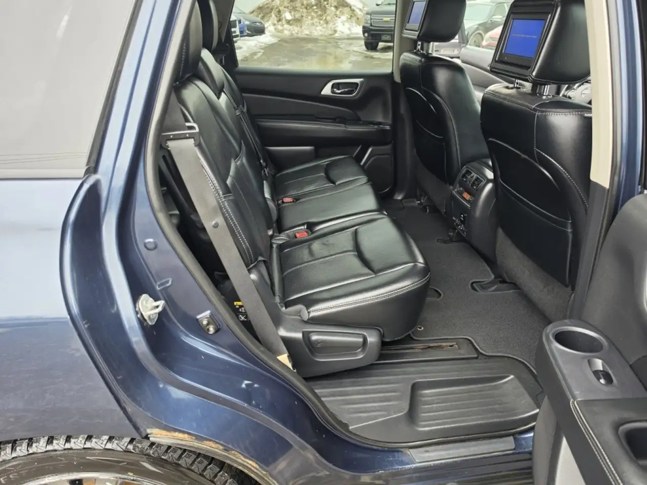 Nissan Pathfinder снимка Nissan Pathfinder