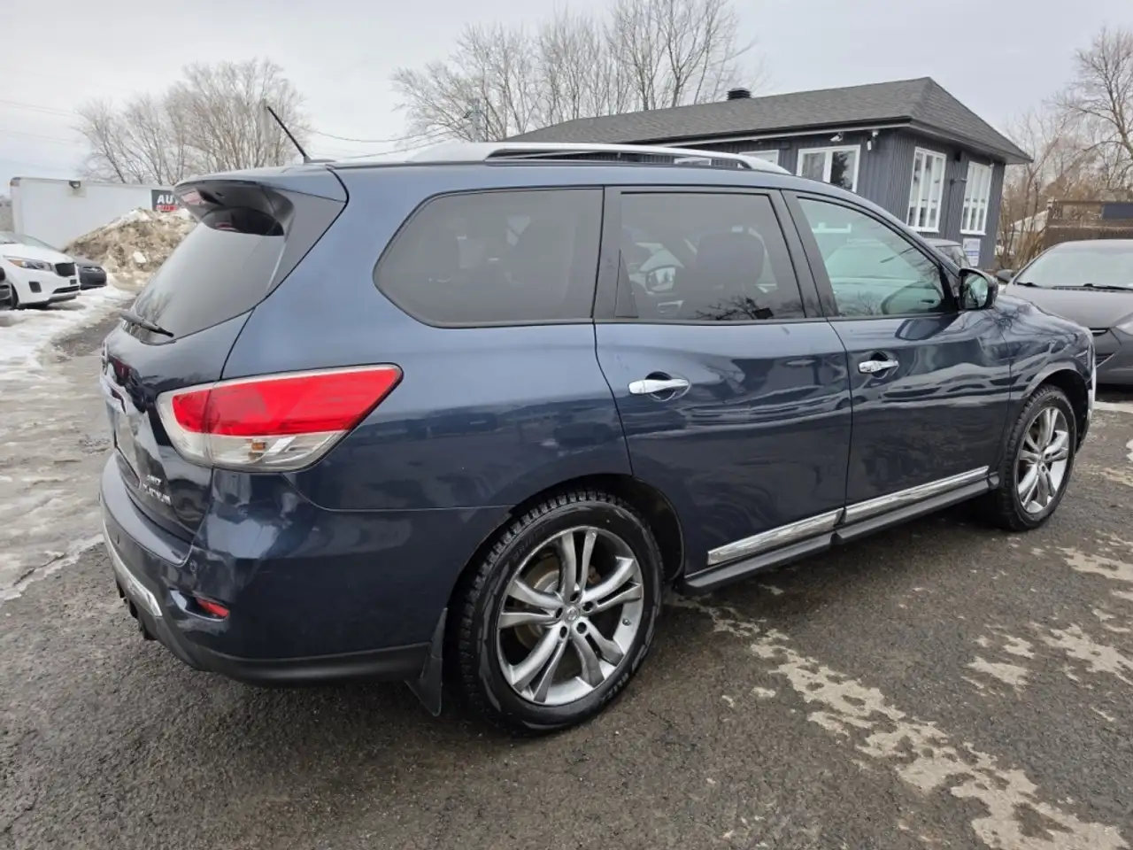 Nissan Pathfinder снимка Nissan Pathfinder