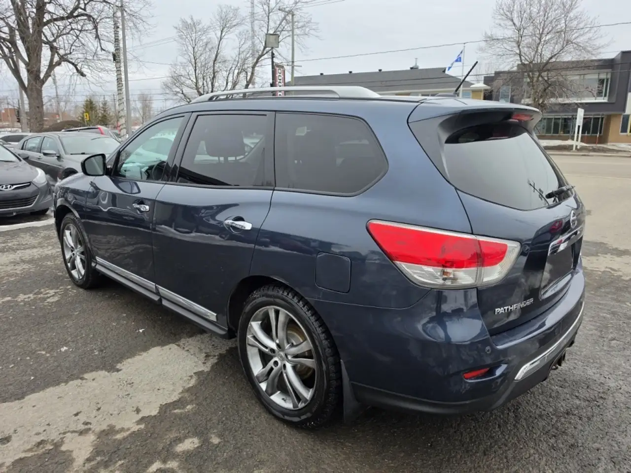 Nissan Pathfinder снимка Nissan Pathfinder