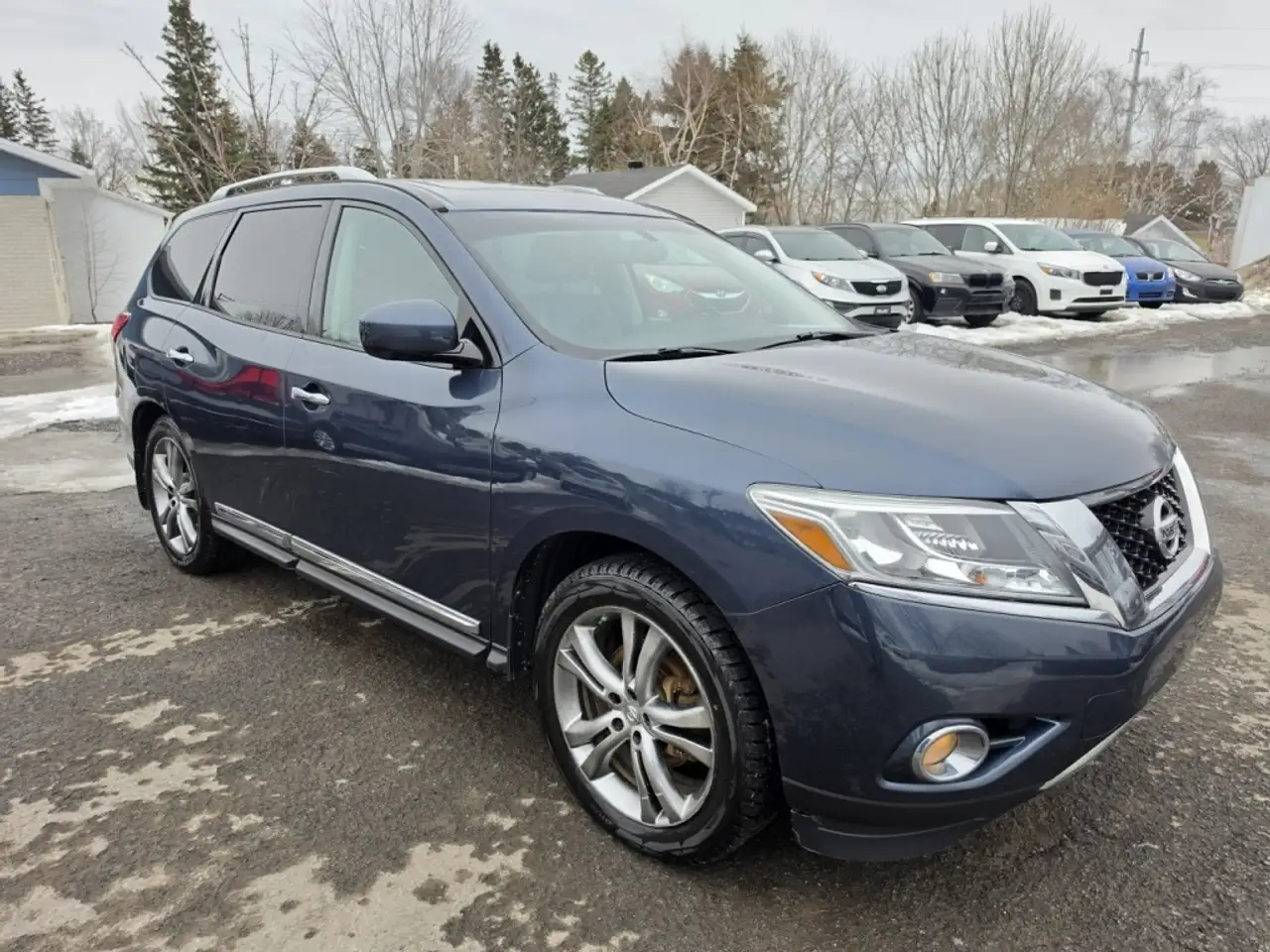 Nissan Pathfinder снимка Nissan Pathfinder