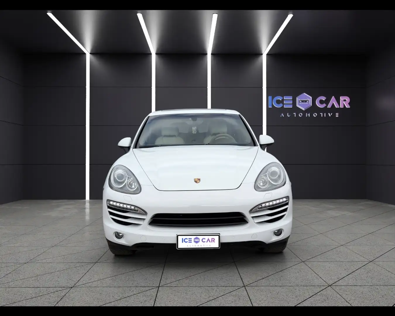Porsche Cayenne 3.0 Diesel Weiß - 2
