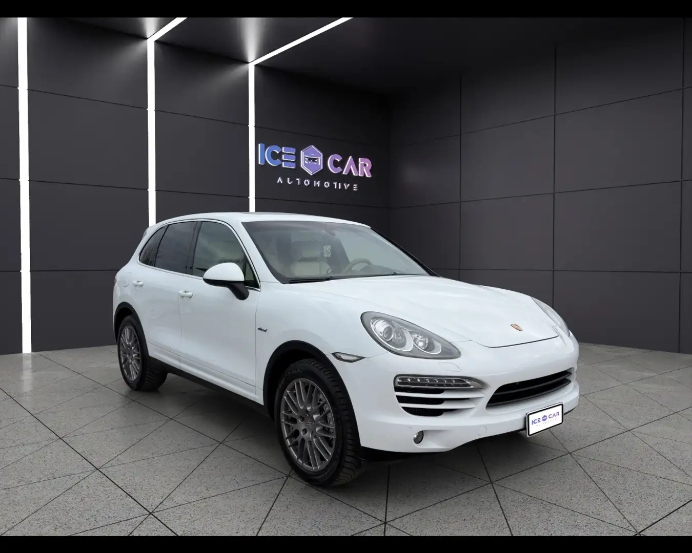 Porsche Cayenne 3.0 Diesel Weiß - 1