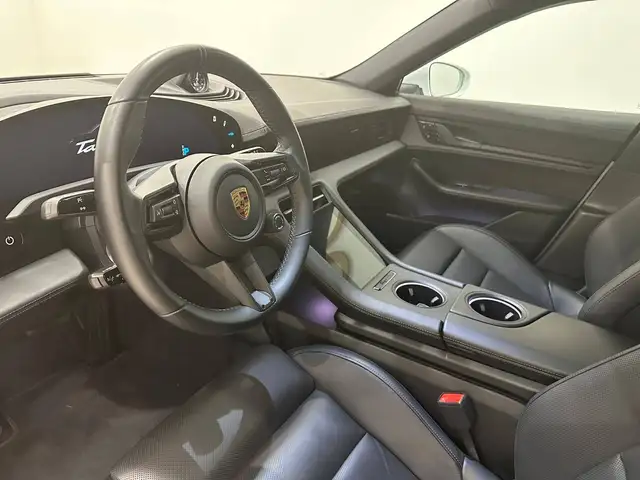 Porsche Taycan view 16