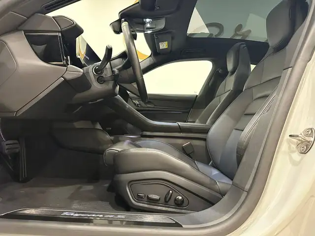 Porsche Taycan view 21