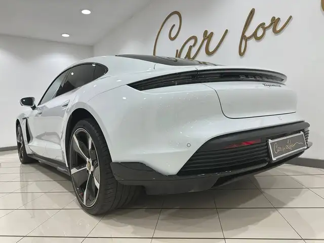 Porsche Taycan view 12