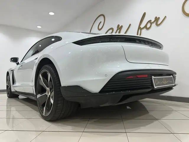 Porsche Taycan view 10