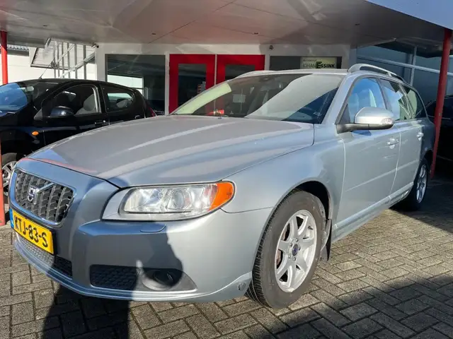Volvo V70 2.5T 200PK Momentum Automaat  200 PK  Half Leder
