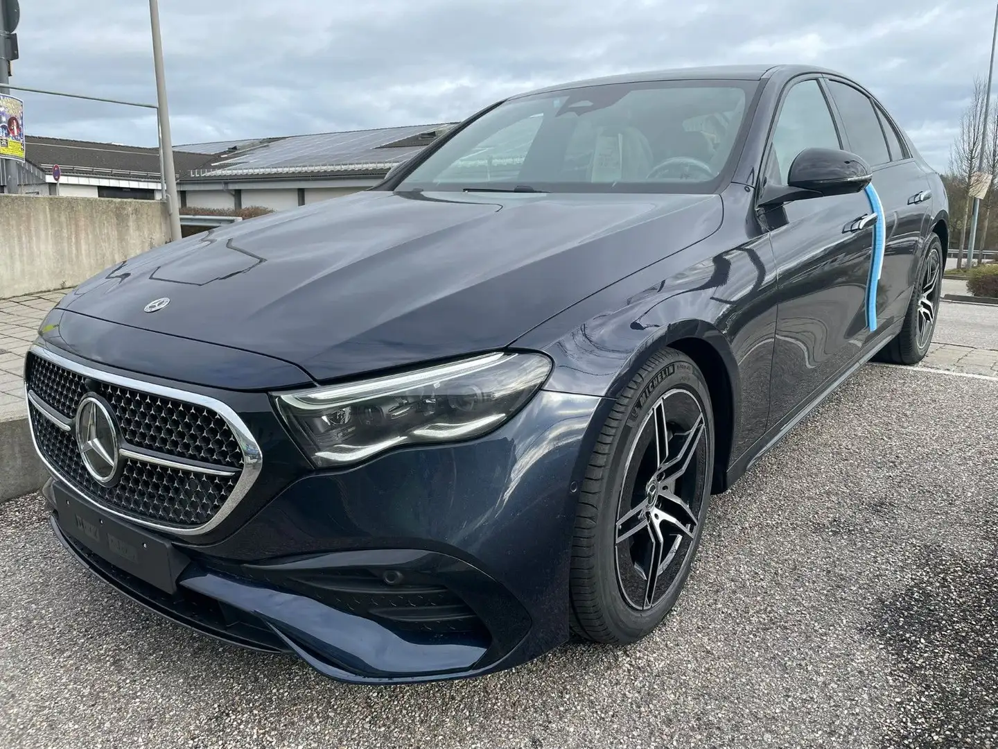 Mercedes-Benz E 200 AMG Advanced Plus MBUX Pano Memory 360° Blau - 1