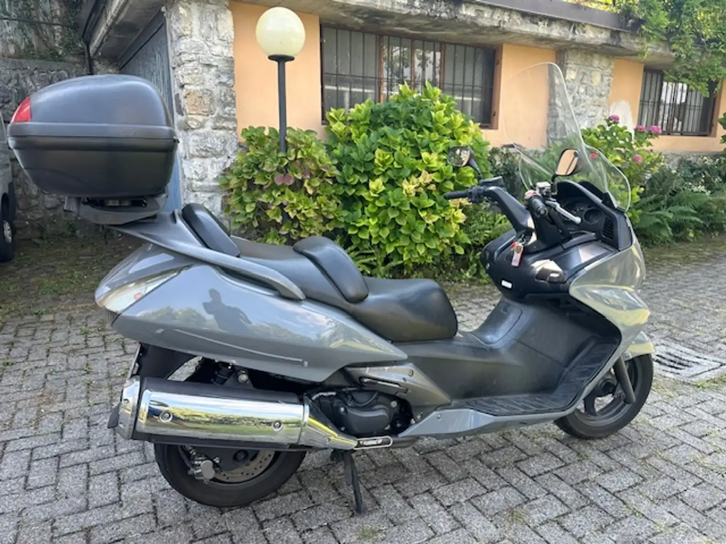 Honda Silver Wing 400 Gris - 2