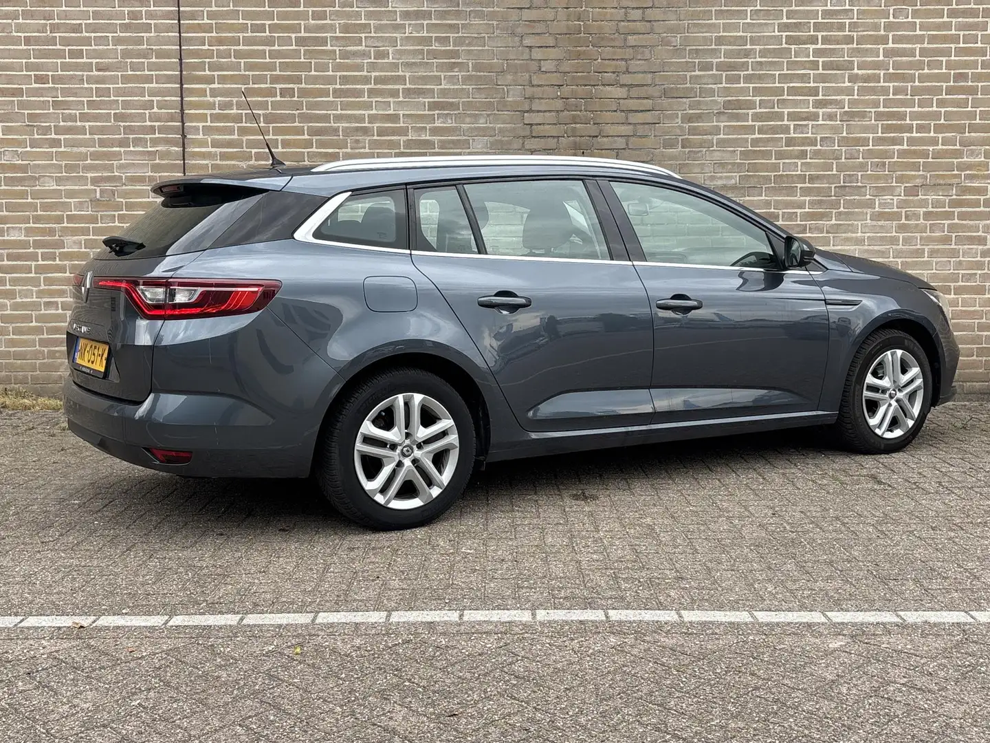 Renault Megane Estate 1.2 TCe Zen | Cruise | Climate | Navi | Grijs - 2