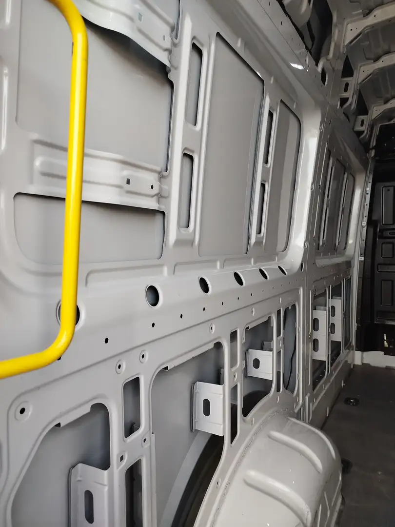 Volkswagen Crafter Crafter Ch. DCb. 2.0TDI SCR 35 BL L4 130kW Blanco - 2