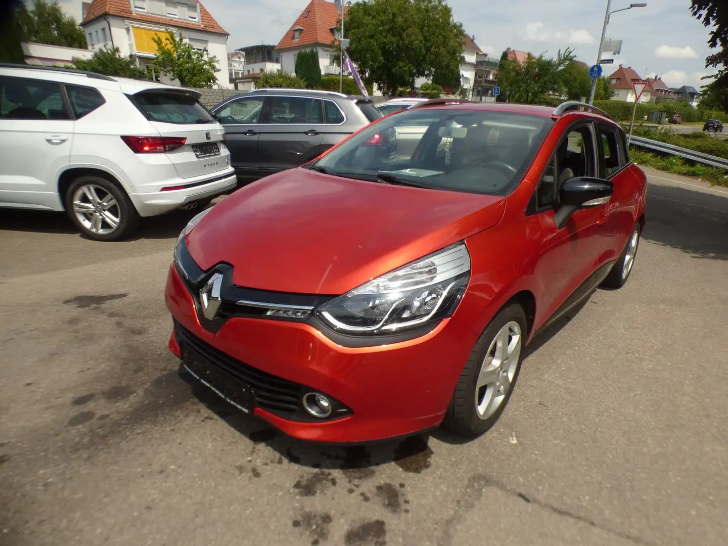 Renault Clio IV Grandtour Dynamique *Klima*Tempomat* Rood - 1