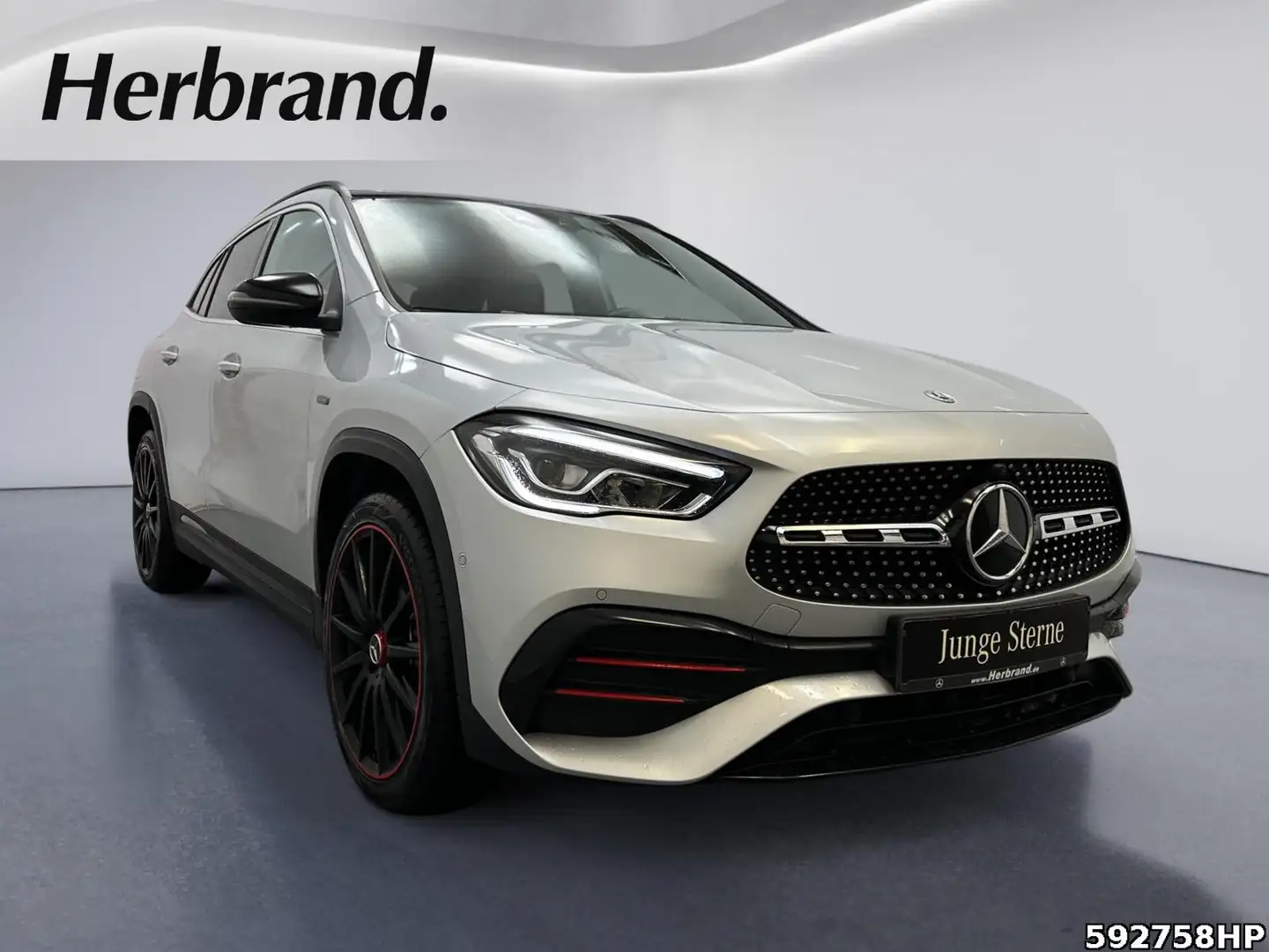 Mercedes-Benz GLA 250 e AMG Kamera Pano smartphone integr LED Silber - 2