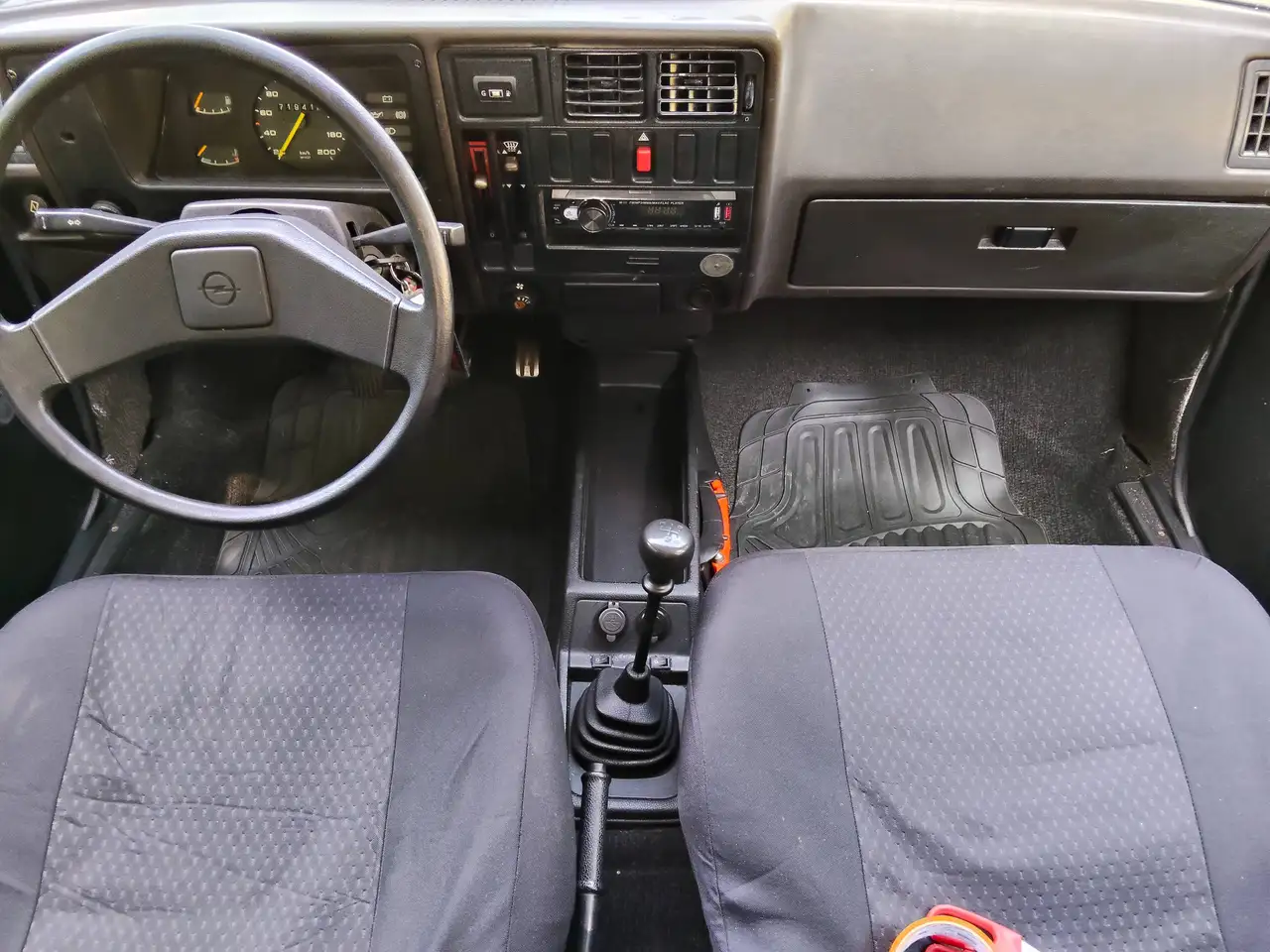 Opel Kadett 1.2S, foto 9