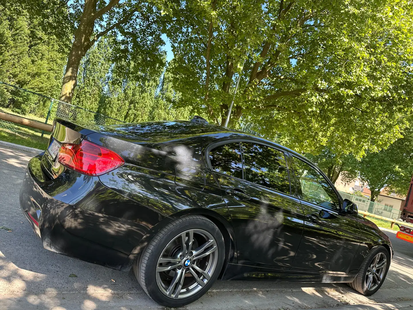 BMW 318 318d Aut. Sport Line Zwart - 1