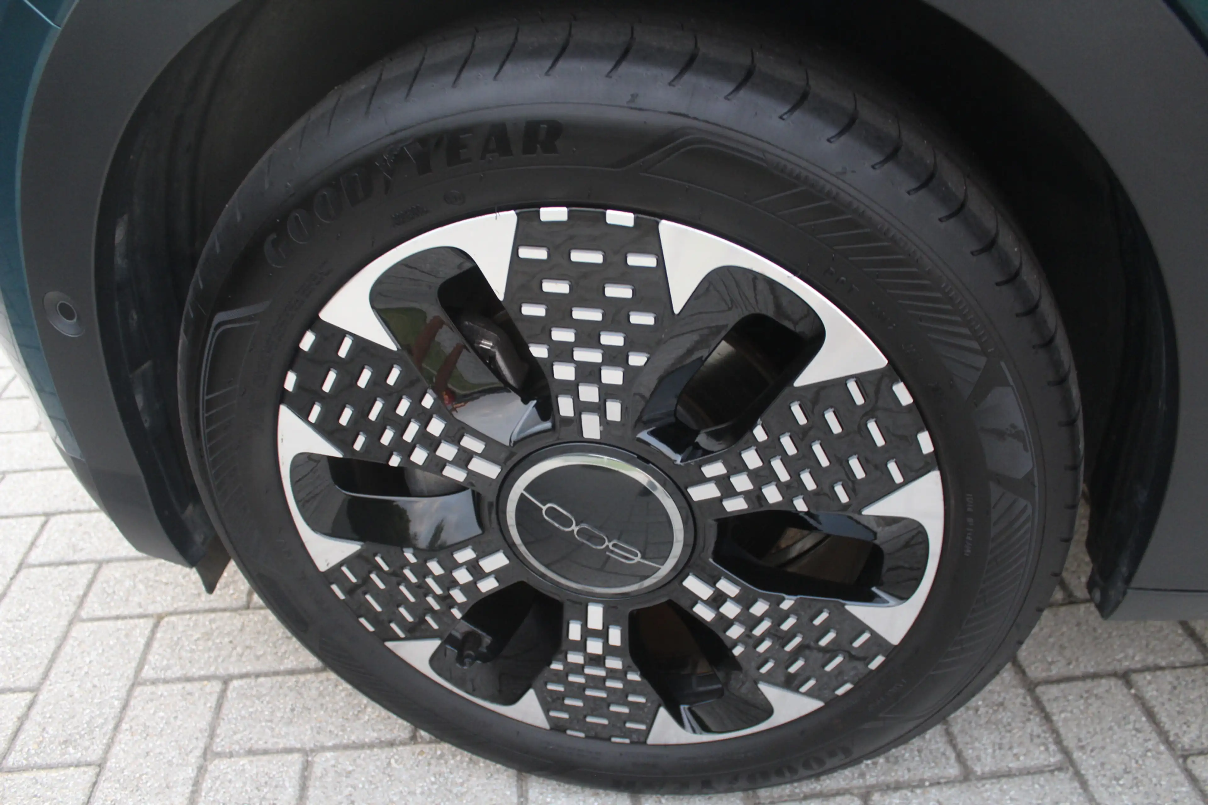 Fiat 600e La Prima 54 kWh Leder-Clima-Cruise-Navi-Camera. — photo 10