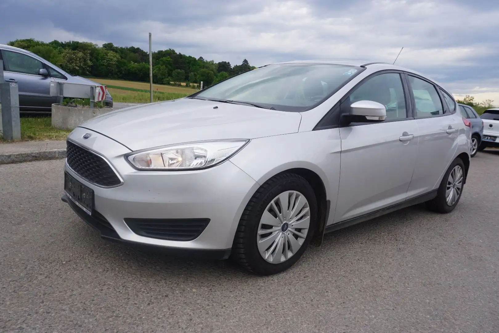 Ford Focus 1.0 EcoBoost Trend Grau - 1