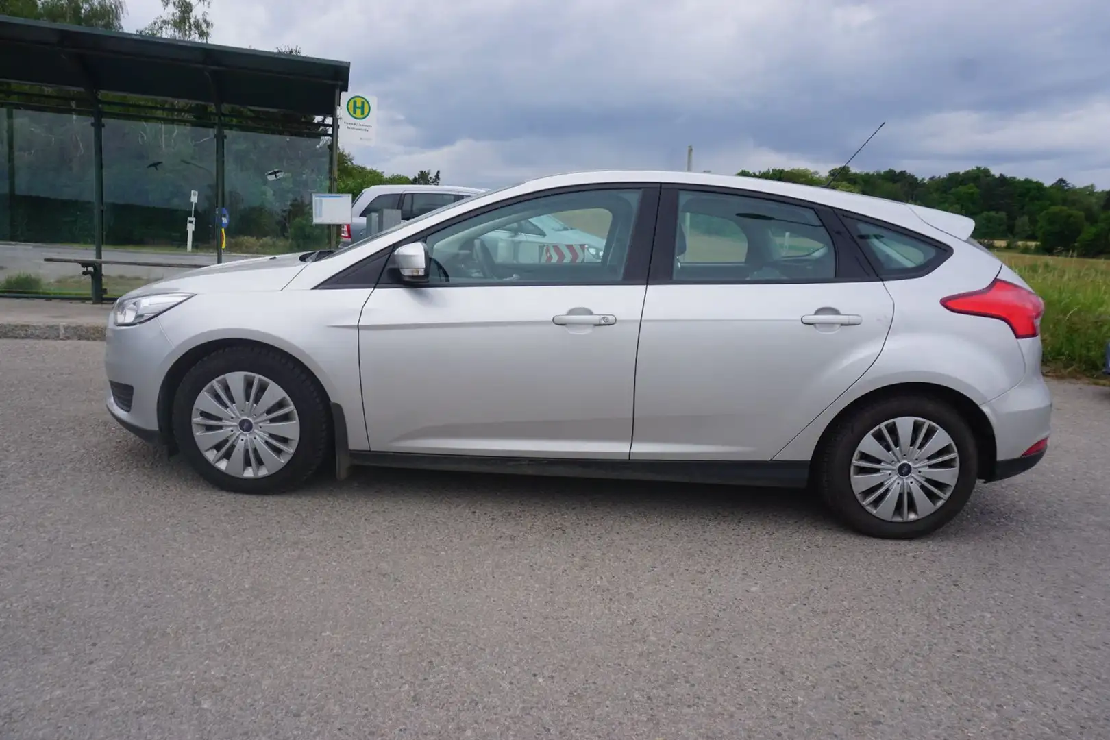 Ford Focus 1.0 EcoBoost Trend Grau - 2
