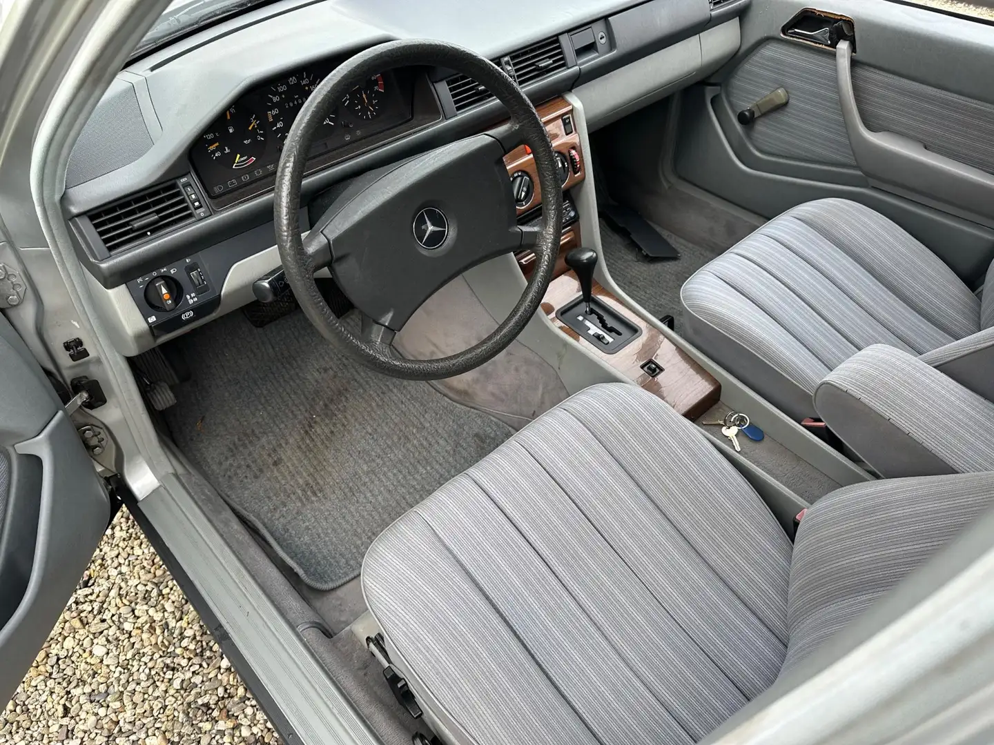 Mercedes-Benz 500 200-500 (W124) 230 E AUTOMAAT *apk:01-2026* Gris - 2