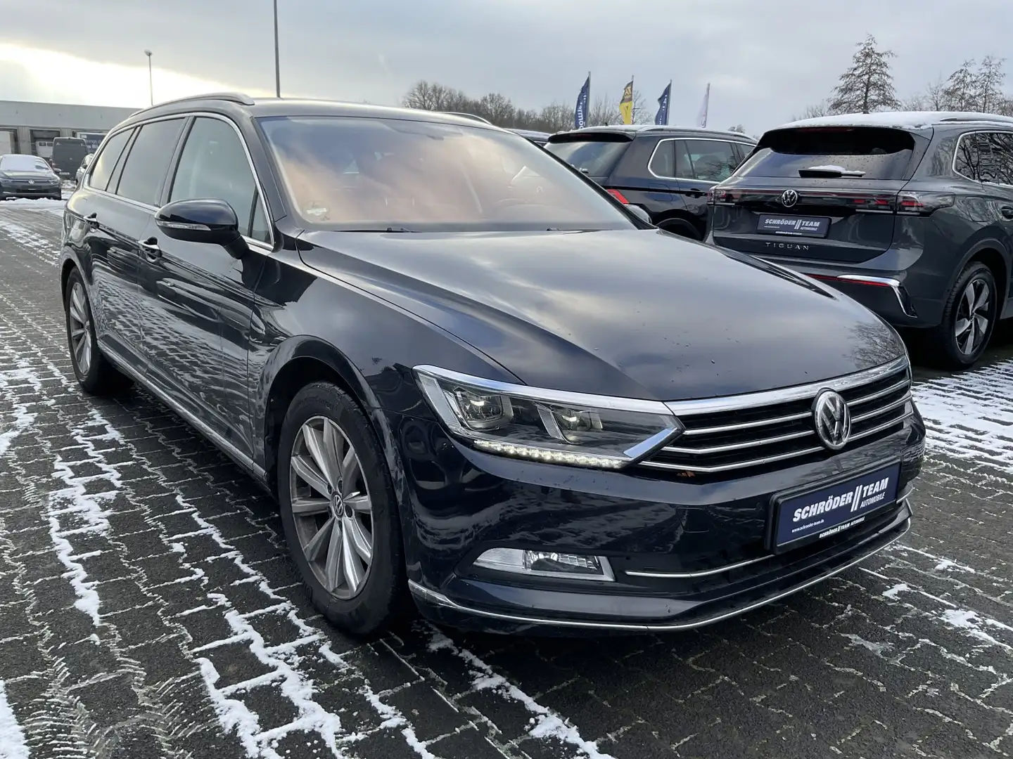 Volkswagen Passat Variant 1.4 TSI DSG Highline Schwarz - 2