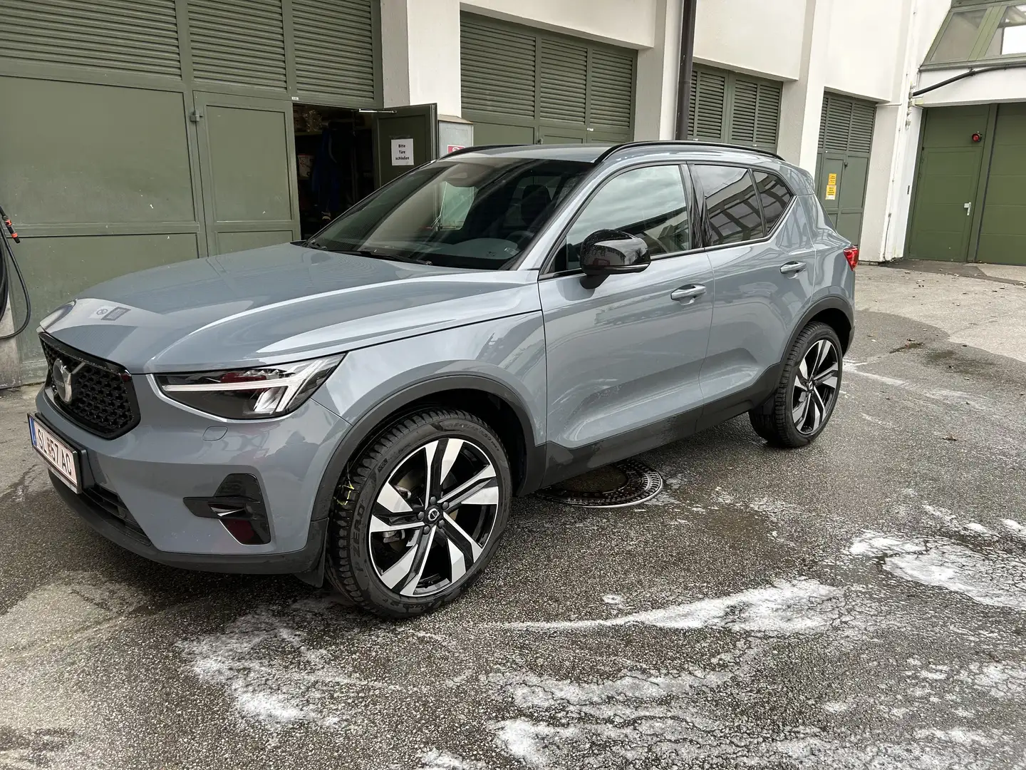 Volvo XC40 XC40 B3 Plus Dark Aut. Plus Dark Grau - 2