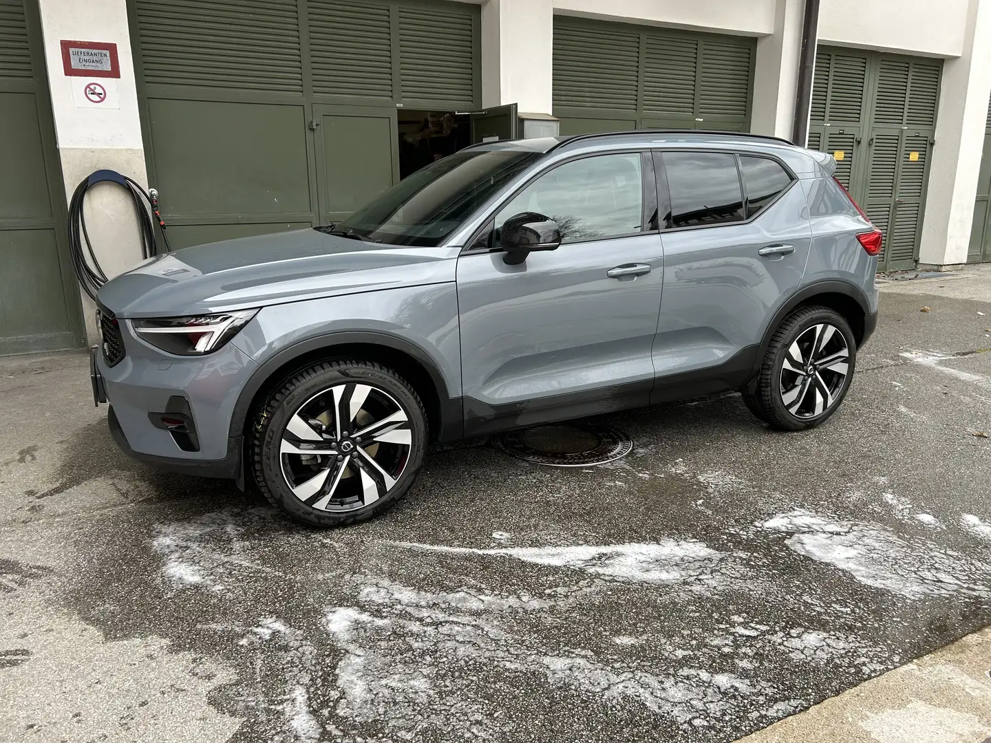 Volvo XC40 XC40 B3 Plus Dark Aut. Plus Dark Grau - 1