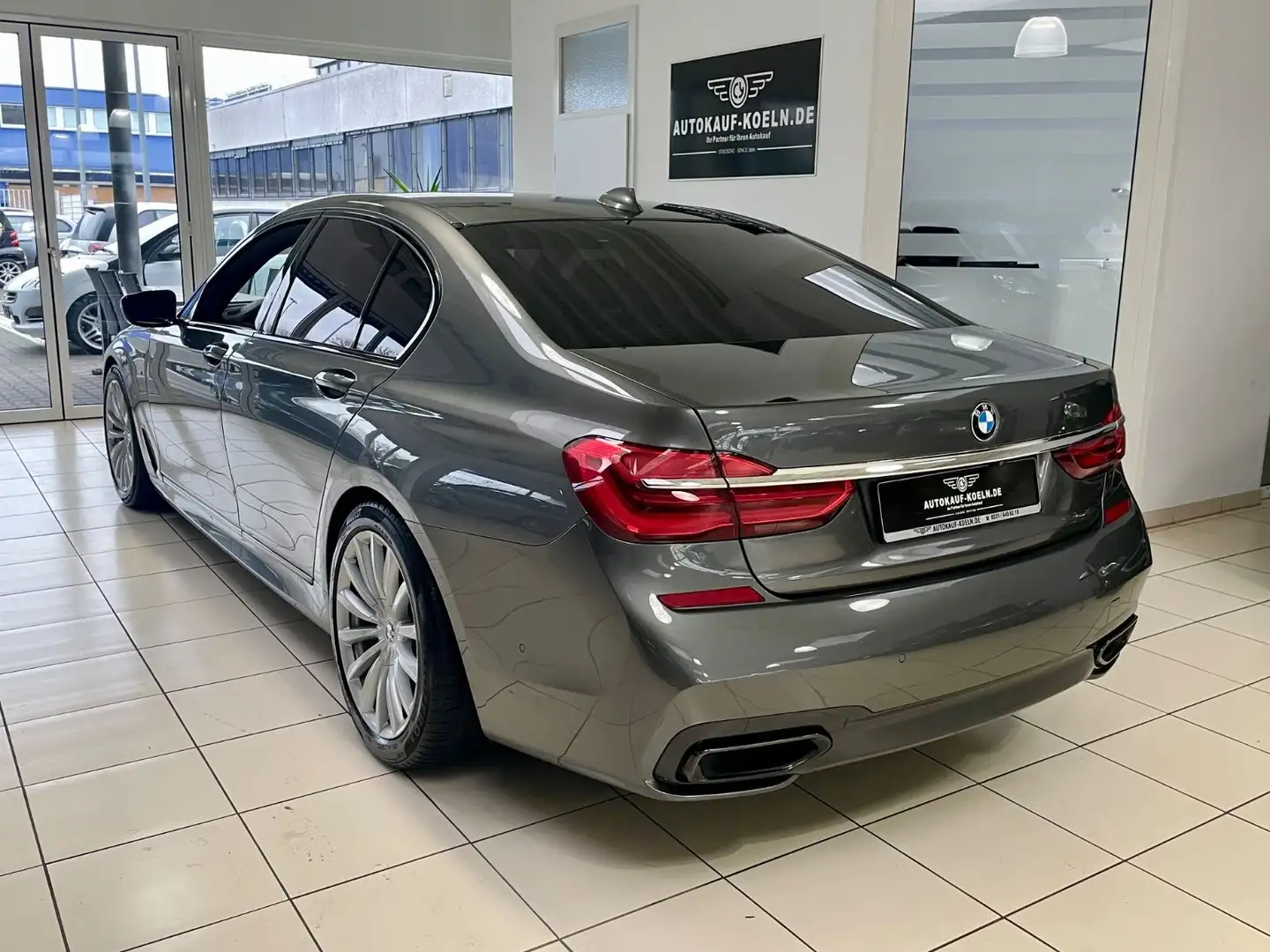 BMW 740 d xDrive M-Sportpaket/Navi/Head-Up/Dop.Vergl Grau - 2