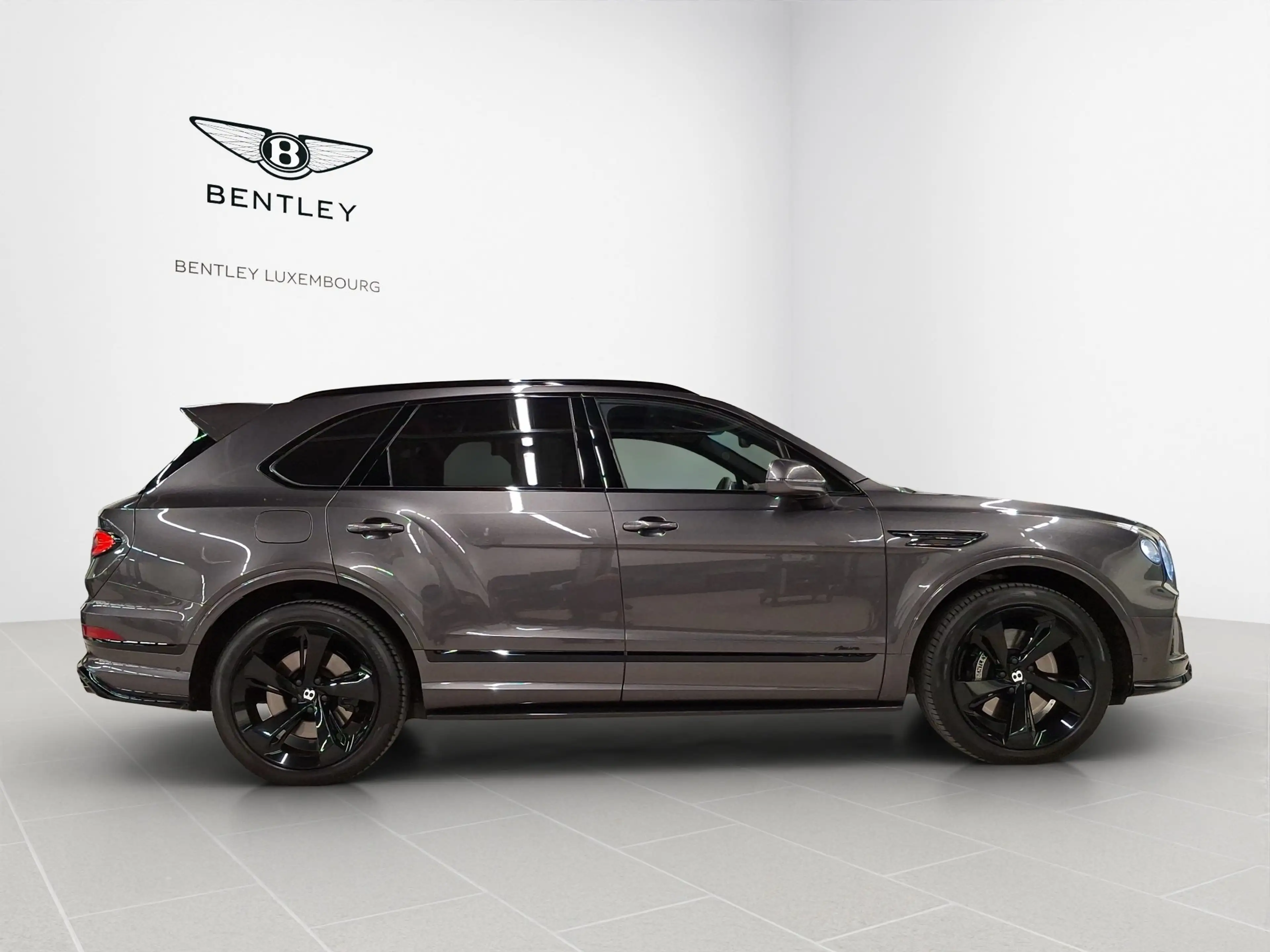 Bentley Bentayga V8 Azure — photo 5
