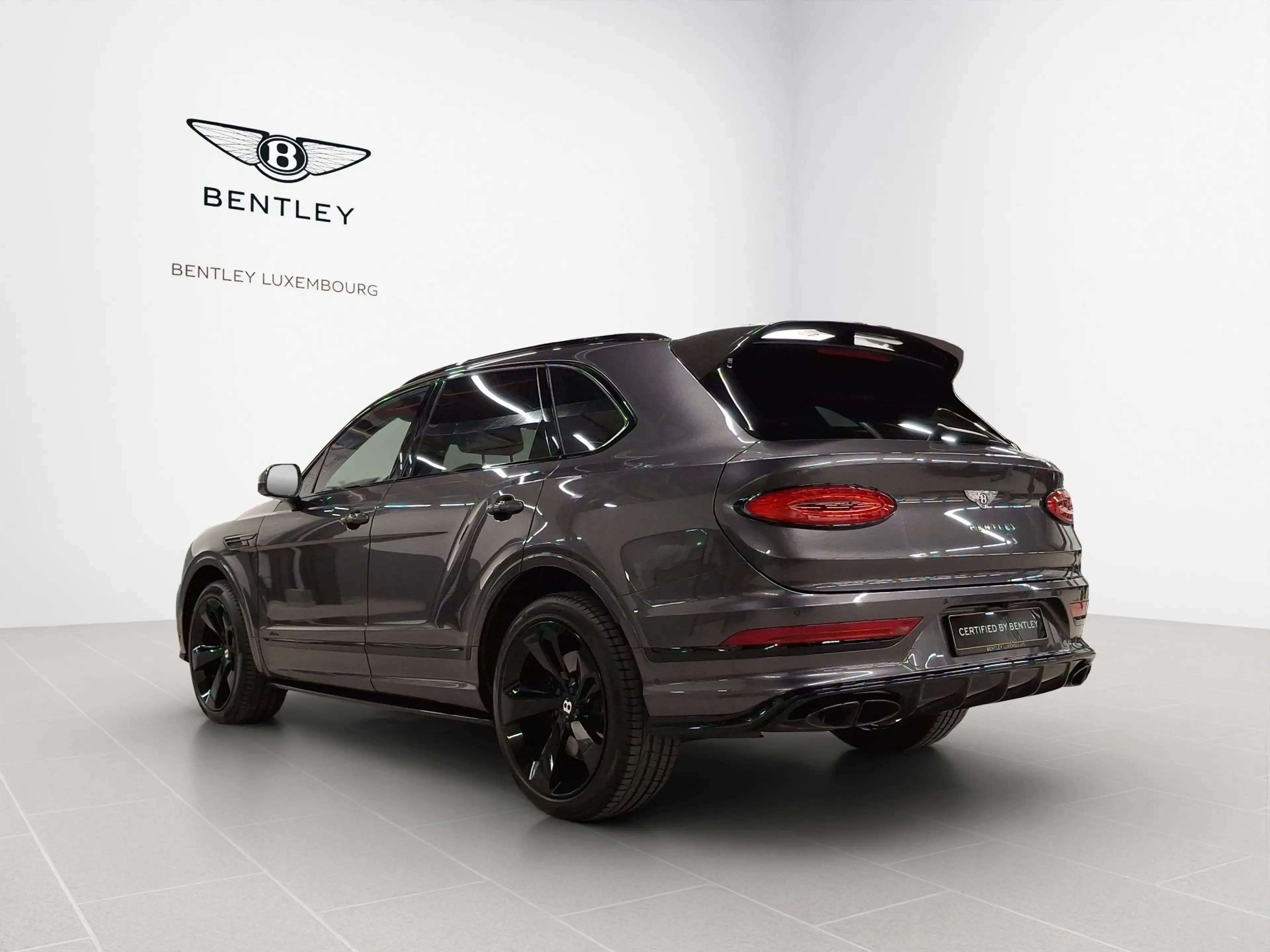 Bentley Bentayga V8 Azure — photo 3