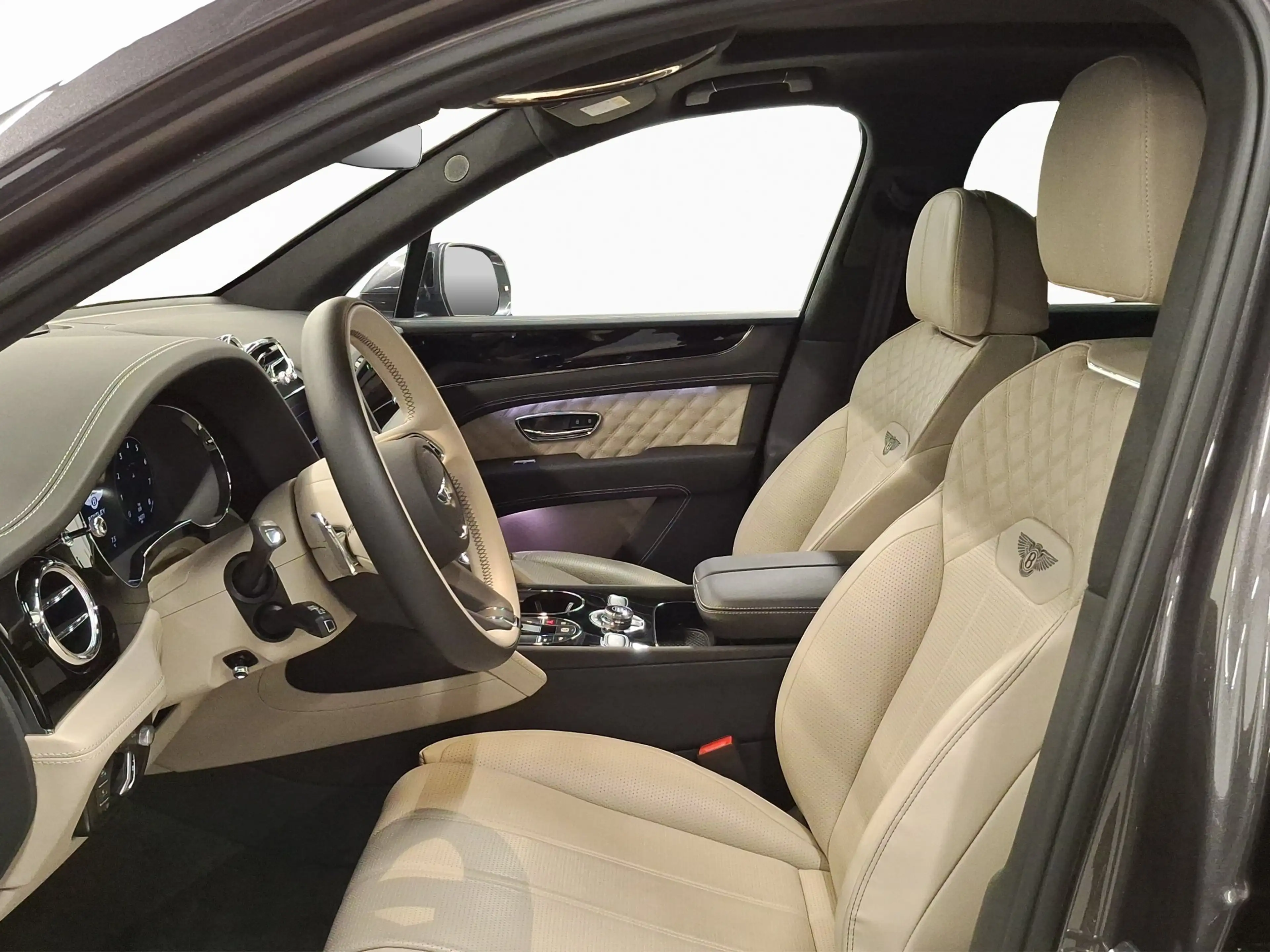 Bentley Bentayga V8 Azure — photo 2