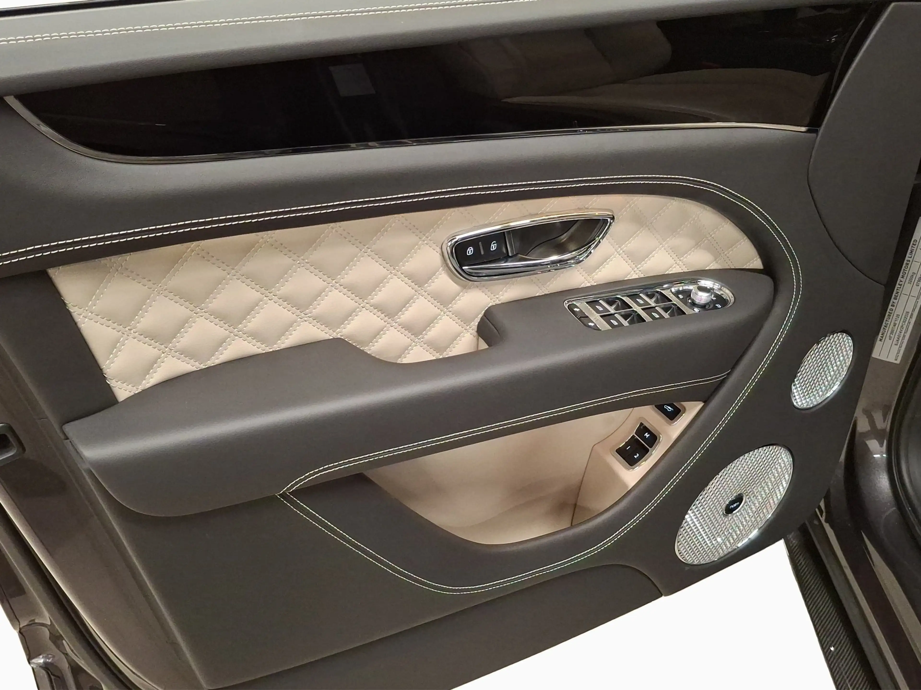 Bentley Bentayga V8 Azure — photo 12