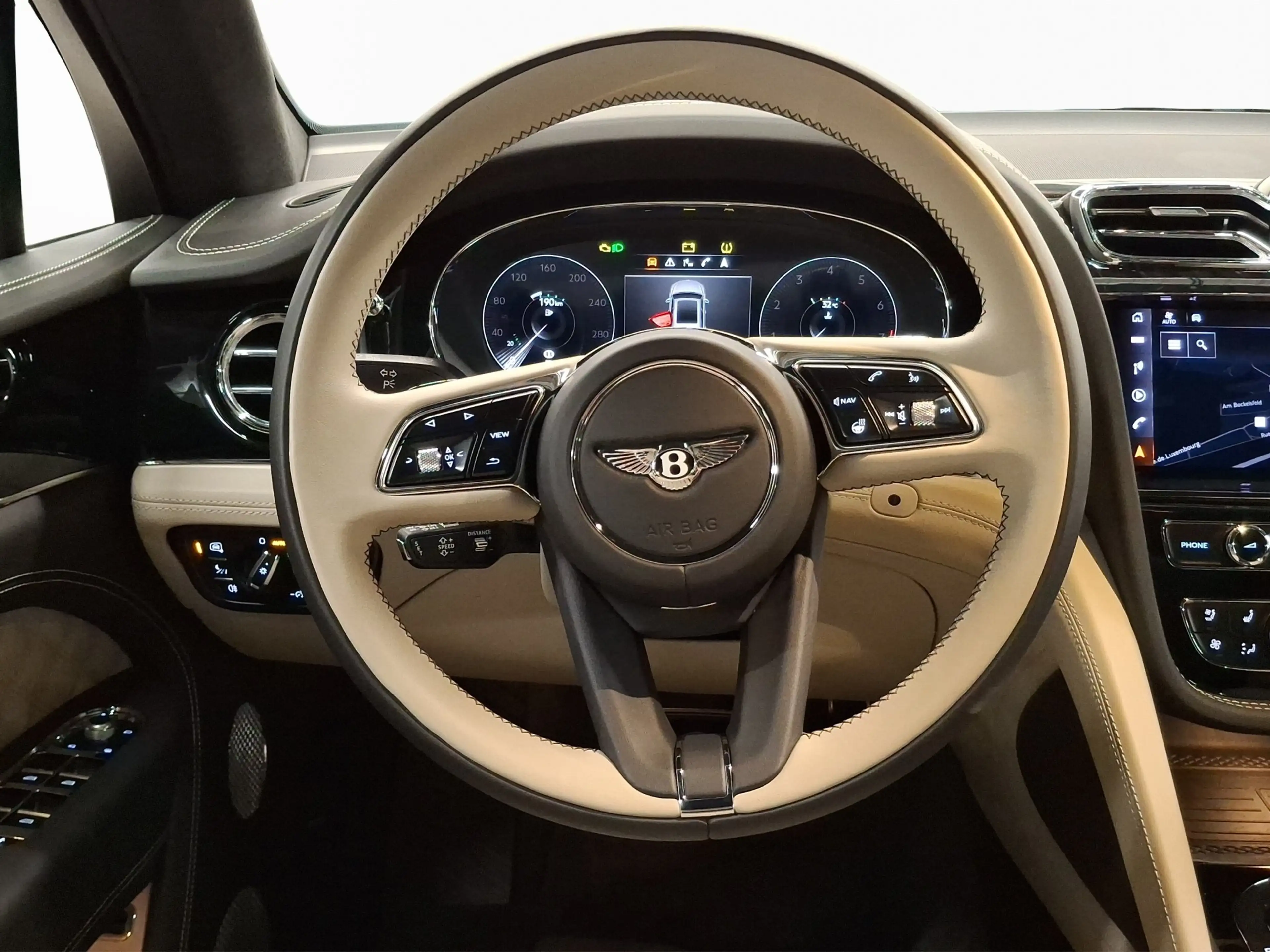 Bentley Bentayga V8 Azure — photo 10
