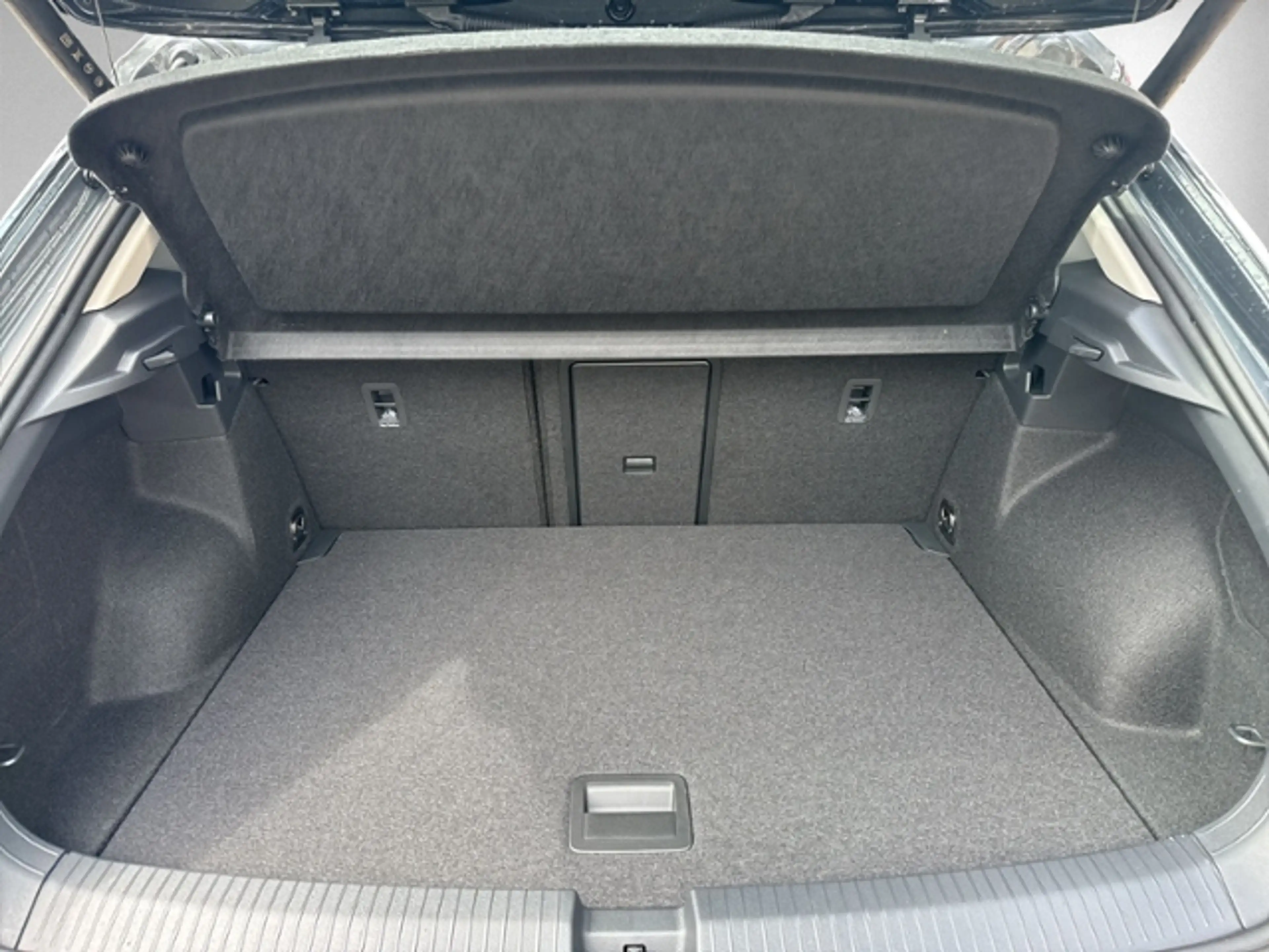 Volkswagen T-Roc 2.0 TDI DSG STYLE+elek.HECK+AHK+IQ.LIGHT+N — photo 7