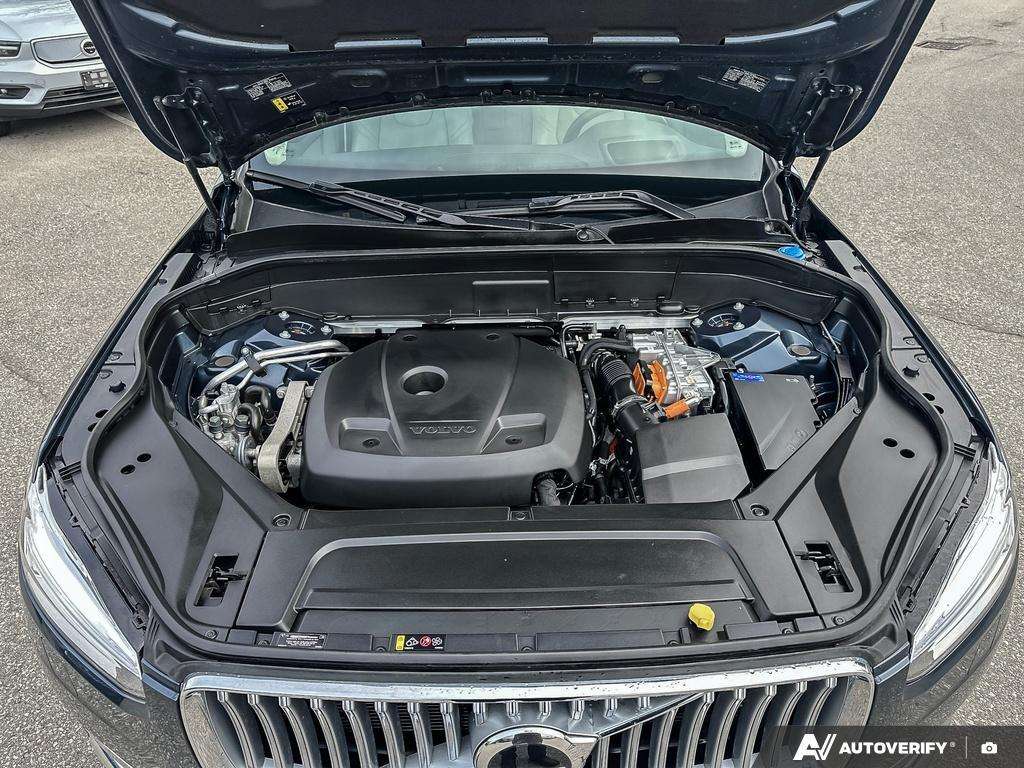 2024 Volvo XC90 T8 Ultimate Bright Theme thumb 9