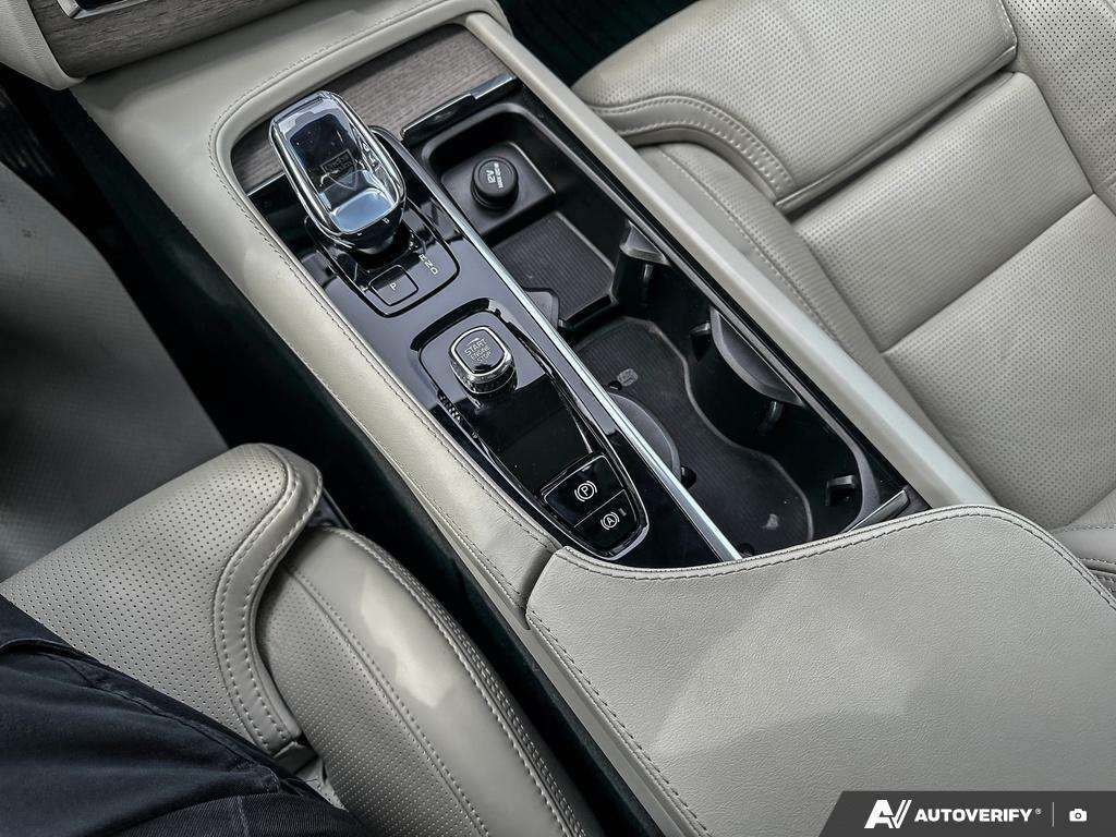 2024 Volvo XC90 T8 Ultimate Bright Theme thumb 17