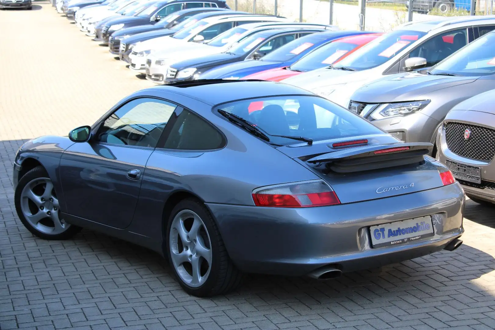 Porsche 996 Carrera 4 Coupe/Autom/Schiebedach/Navi/Klim Grau - 2