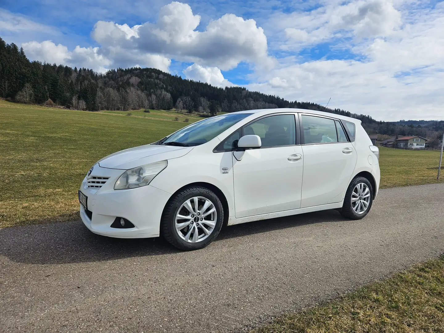 Toyota Verso Verso Diesel 2.2 D-4D Automatik Life Weiß - 1