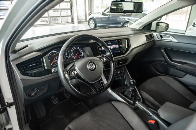 Volkswagen Polo view 8