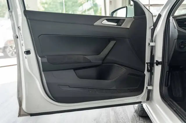 Volkswagen Polo view 14