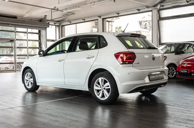 Volkswagen Polo view 4