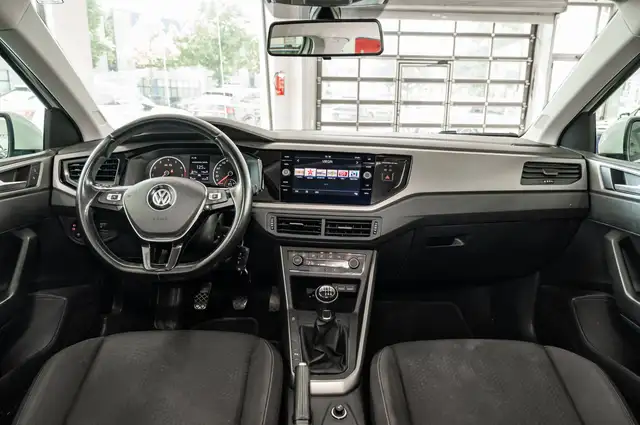 Volkswagen Polo view 9