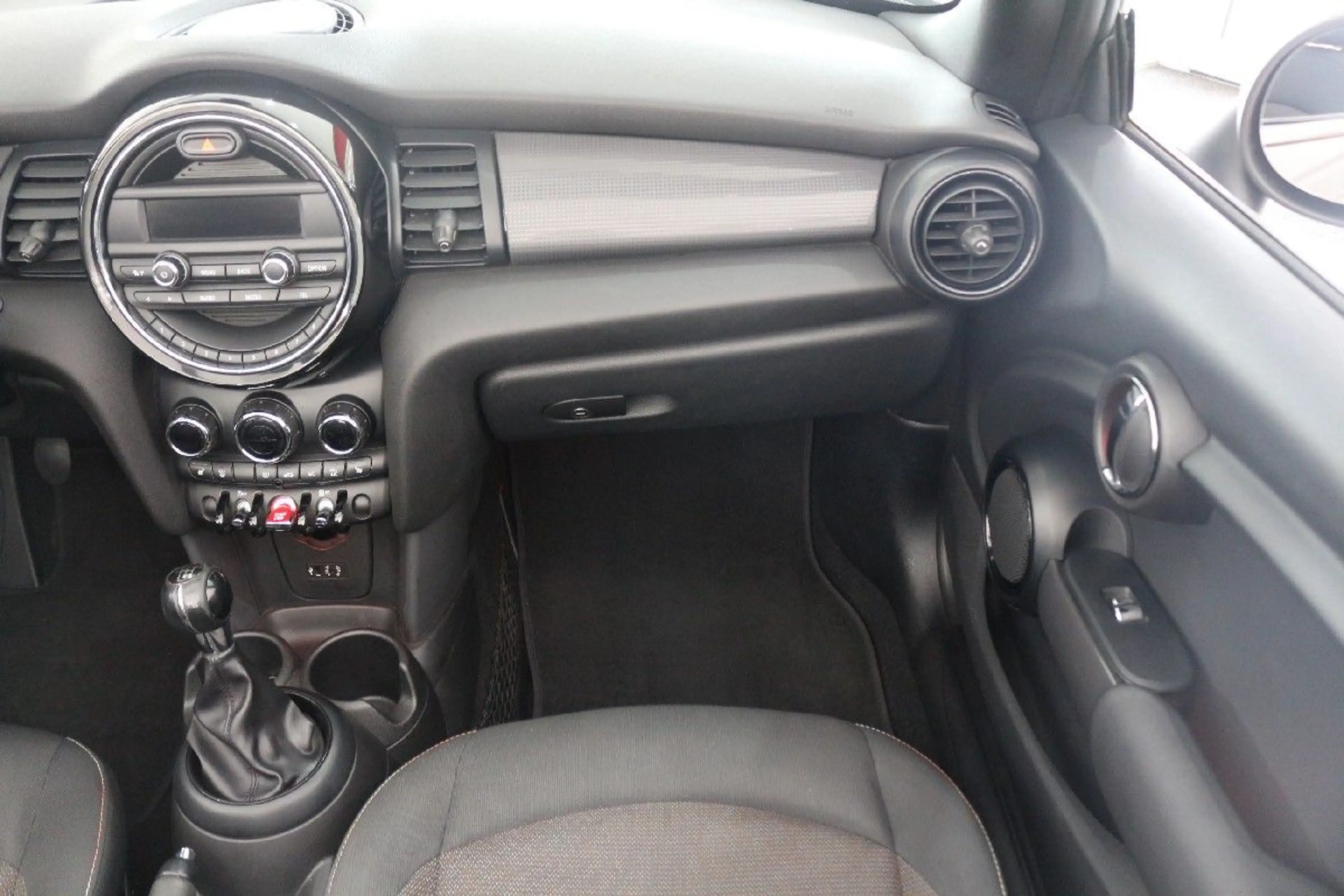 MINI Cooper Cabrio - Sitzheizung-Tempomat-PDC-UJack — photo 15
